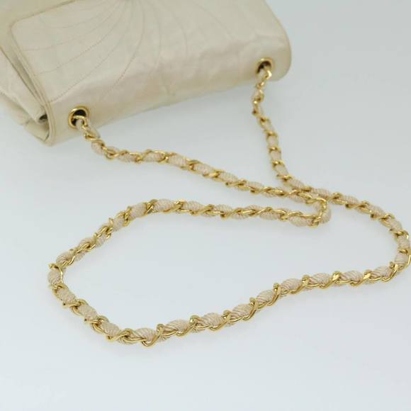 CHANEL Sac à Rabat Shoulder Bag - Picture 10 of 16